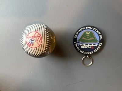Vintage Foto Stadium Baseball & NY Yankees Stadium Tour Keychain - Image 1 of 4