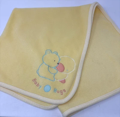 Желтое детское одеяло Child of Mine Carters с вышивкой детские объятия медведь утка 28x34"" - Изображение 1 из 4