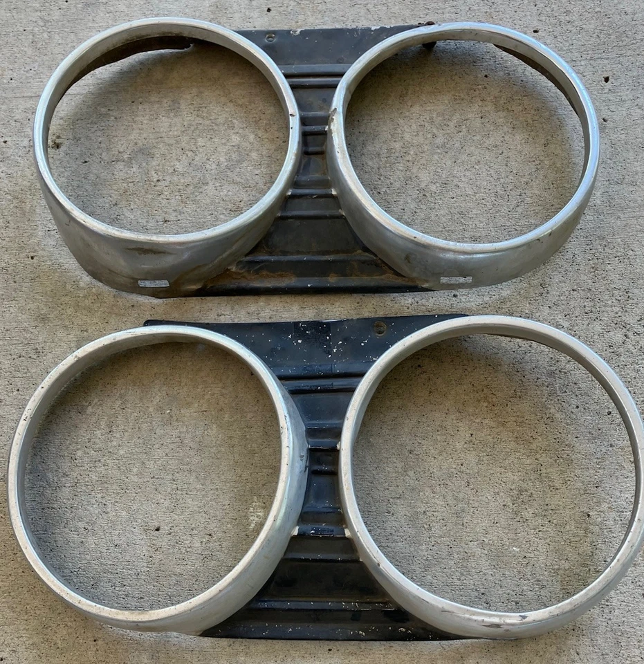 Juego de biseles de faros Chevrolet Chevelle, Malibu y El Camino 1967 OEM Foto 1 de 4