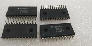 MC146818P (Motorola) IC REAL TIME CLOCK 24 PIN DIP * 2 Pcs - Picture 1 of 5