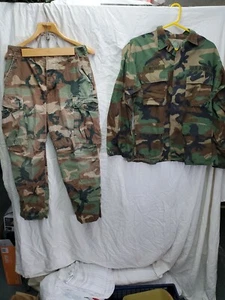  SMALL VINTAGE US ARMY BDU WOODLAWN CAMO SET PANTS AND TOP F21-1 - Picture 1 of 7