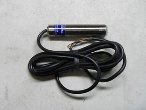 Telemecanique XU8M18NP340 24 V DC Photoelectric Proximity Sensor - Picture 1 of 4