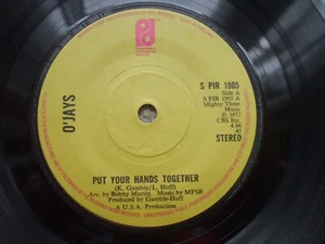 O'Jays - Put Your Hands Together / The Air I Breathe - Ex- Solid Centre UK 45 - Bild 1 von 2