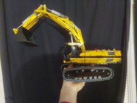 LEGO TECHNIC: Motorized Excavator (8043)AG Please Read Description 