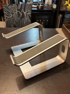 EUC Soundance Laptop Stand, Aluminum, Compatible with 10 to 15.6 in Laptop, Gold - Picture 1 of 4