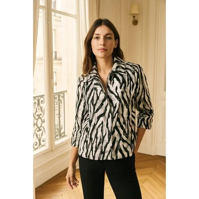 Chaqueta Chico's negra blanca con estampado de animales frontal a presión 1 Foto 1 de 4