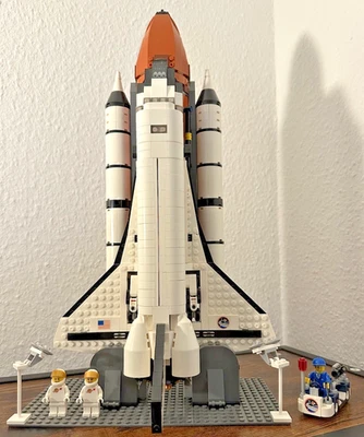 🛰️ NASA Space Shuttle mit Boostern und Figuren – kompatibles Bausteinmodell - Bild 1 von 4
