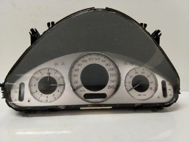 Приборные панели 2005 Mercedes-Benz E320 A2115409511 - Изображение 1 из 4