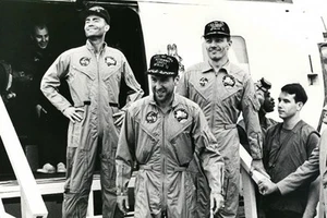 New 5x7 NASA Photo: Apollo 13 Crew on Recovery Ship USS IWO JIMA after Return - Picture 1 of 1
