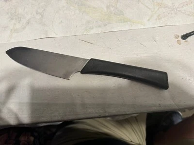 Cuchillo de chef pequeño IKEA de acero inoxidable con borde dentado hoja de 5" con mango de plástico Foto 1 de 4