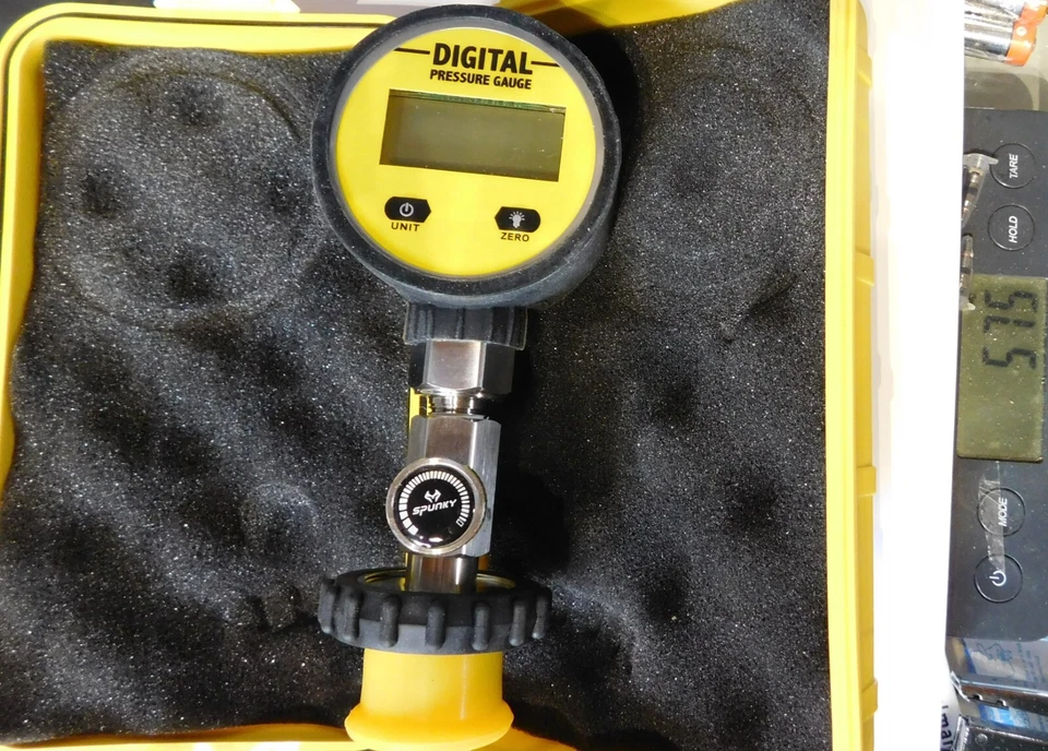 Präziser FLASCHENDRUCKPRÜFER DIGITAL - GK 1 - 200 BAR- Prüfmanometer - Prüfgerät - Bild 1 von 4