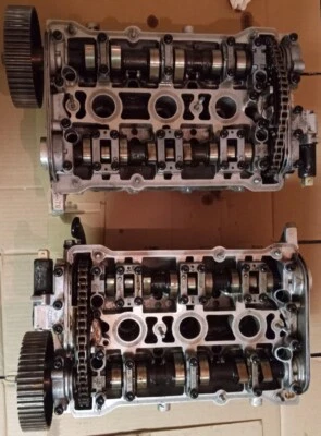 Par de culatas de válvulas Audi VW Volkswagen 2.8 30 A4 A6 Passat Foto 1 de 2
