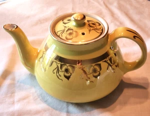 Vintage Hall Yellow and Gold Daisy 6 Cup Teapot Floral Decor Made in USA - Picture 1 of 9
