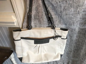 Borsa a tracolla Coach F14673 in pelle bianca plissettata - bordo grigio - buone condizioni - Foto 1 di 7