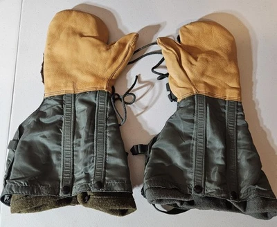 US Military Issue Arctic Extreme Cold Weather Mittens w/ Liners Vintage 78 Siz M - Image 1 of 4