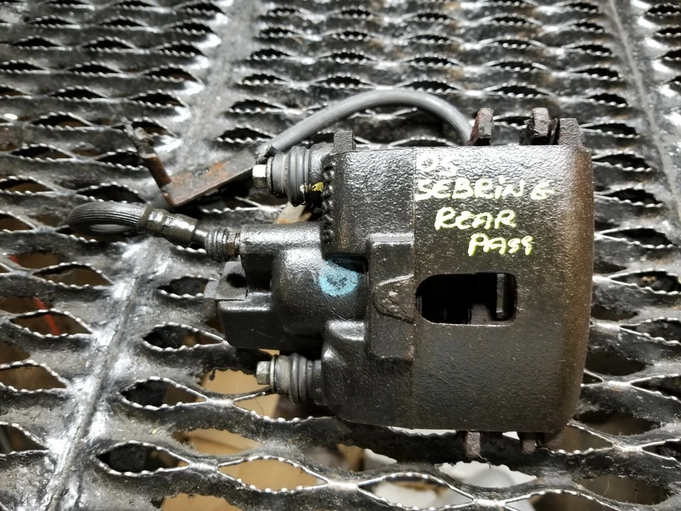 04 05 06 CHRYSLER SEBRING CONVERTIBLE PINZA DE FRENO LADO DEL PASAJERO TRASERO OEM Foto 1 de 4