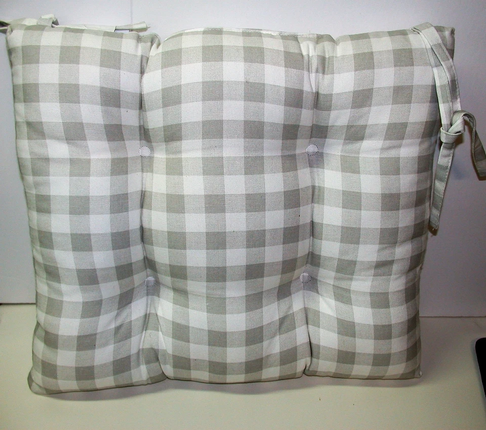 Resort Spa Outdoor Seat Pad ~ Buffalo Check Gray ~ 17 x 15 x 3 NEW - Image 1 of 1