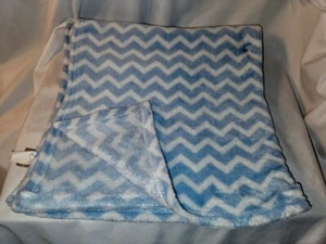 Trend Lab Baby Blanket Blue White Chevron Stripe Plush Soft - Picture 1 of 12
