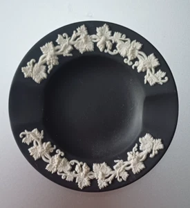 Black Jasperware 2 Slot Round Ashtray by Wedgwood - Picture 1 of 3
