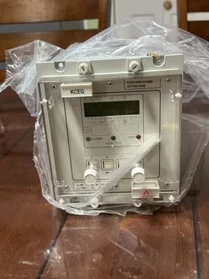 NUEVO AREVA KCEG14201V21EEE Transformador Protección Diferencial Relé KCEG Foto 1 de 4