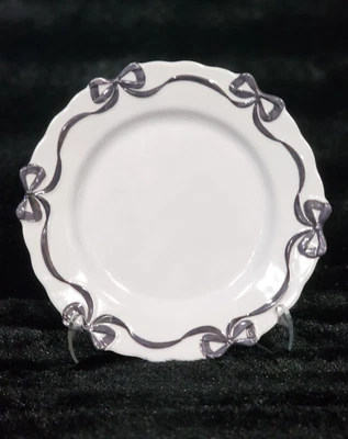 4 lazos de cinta de coqueta negra en platos de aperitivo de melamina blanca 6,75" Bella Lux Foto 1 de 4