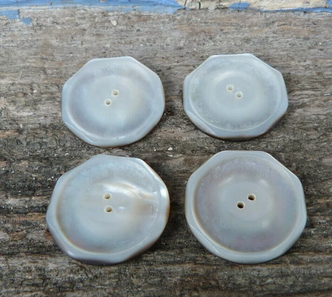 Set of 4 vintage motherofpearl shell big buttons Cover