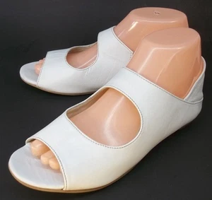 Weiße flache Damen-Slipper aus Leder offene Zehenpartie US 7 NEU 2538 - Bild 1 von 8