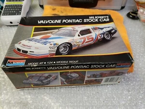 Monogram 1/24 Model Kit - Neil Bonnett's Valvoline Pontiac Stock Car - No 2787 - Picture 1 of 15