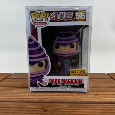 Эксклюзивная виниловая фигурка FUNKO Pop Yu Gi Oh Dark Magician 595 Hot Topic в футляре - Изображение 1 из 4