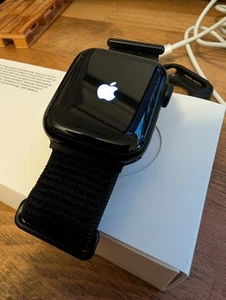 Apple Watch SE 2nd Gen 44mm GPS Midnight Aluminum - Zdjęcie 1 z 4