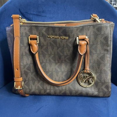 Cartera marrón Michael Kors-SUTTON-MEDIUM SIGNATURE Foto 1 de 4