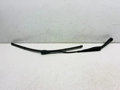 MERCEDES-BENZ E CLASS WINDSCREEN WIPER 2023 D/S E400D AMG-LINE A2138205402 - Image 1 of 4