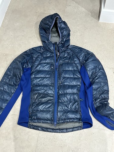 Giacca con cappuccio Canada Goose Hybridge Lite nera trapuntata da uomo media