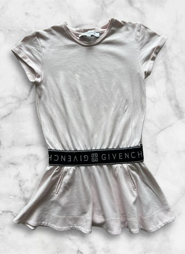 GIVENCHY Abito con logo rosa pallido ragazza dato £199 età 4