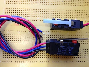 Microswitch IP67 SPDT 100 mA contactos chapados en oro 300 mm cables V15W11 varios tipos - Imagen 1 de 1