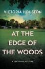 Victoria Houston At The Edge Of The Woods (Tapa Dura)