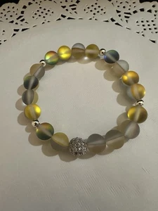 Mattiertes Meerjungfrau Glas "Sonnenschein an einem bewölkten Tag" Stretch Armband Neu - Bild 1 von 2