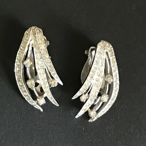 Vintage Elegant Slightly Curved Silvertone Lines of Clear Rhinestones Clip Ear - Picture 1 of 8