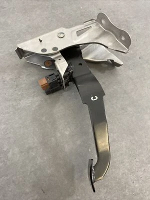 Genuine Nissan Brake Pedal New For Nissan Skyline R33 GTST - Image 1 of 4