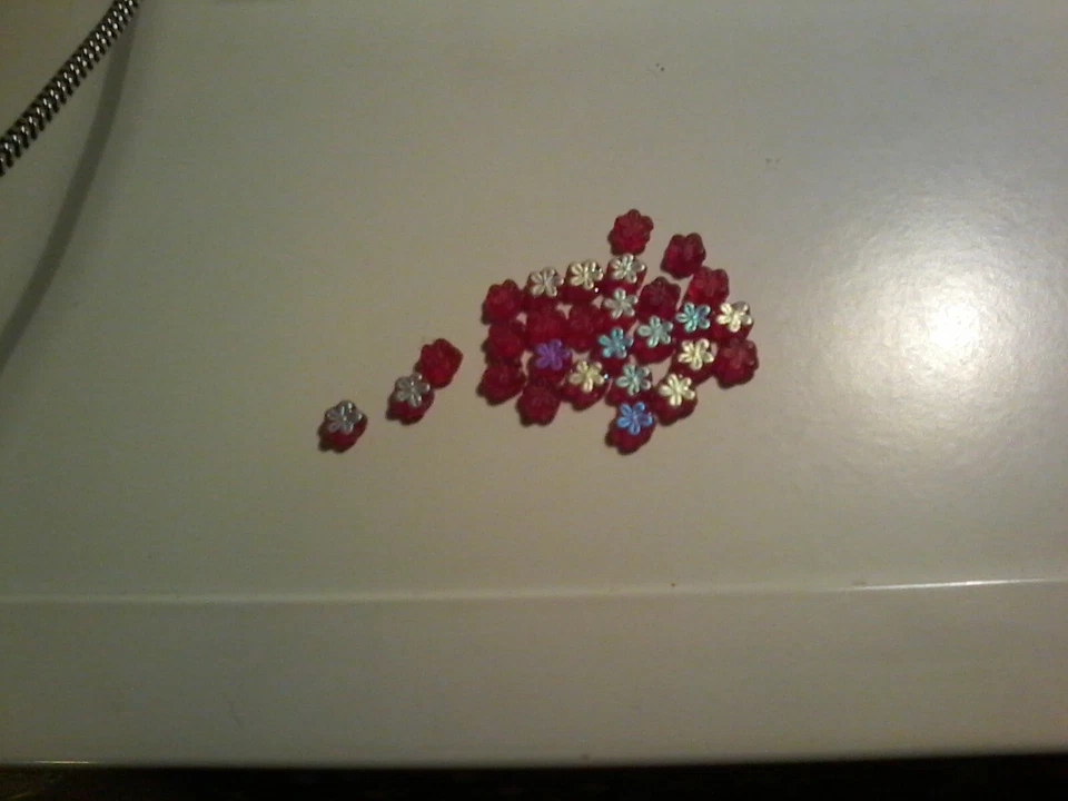 28X ADORNOS DE FLORES PARA SCRAPBOOKING NUEVOS 0,7 CM (FL07) Foto 1 de 1