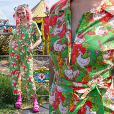 Run and Fly Im Gänse Garten Aufdruck Overall 8-26 Süß Alt Cottage Grün - Bild 1 von 4