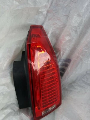 Cadillac CTS 2008-2013 luz trasera pasajero lado derecho sedán de 4 puertas LED OEM Foto 1 de 4