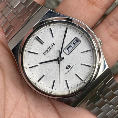 Raro Ricoh Riquartz Cuarzo 580511 Copo de Nieve Dial JDM Día Fecha Reloj Hombres De Colección Foto 1 de 4