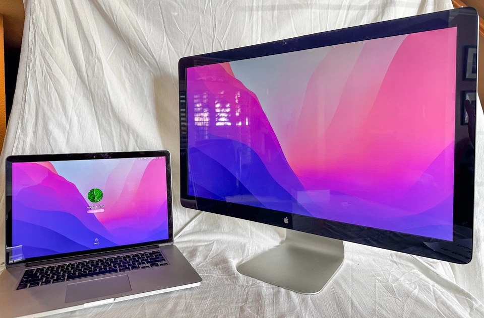 Apple Thunderbolt A1407 27 inch Widescreen LCD Monitor - White - Image 1 of 2