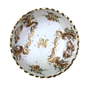 Grande ciotola in vetro bianco stile vittoriano antico con ricca decorazione. - Foto 1 di 18