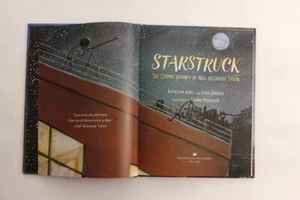 NEIL DEGRASSE TYSON SIGNED AUTOGRAMM "STARSTRUCK THE COSMIC JOURNEY OF" BUCH - Bild 1 von 3