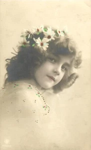 Early 1900's RPPC German Postcard ~ Sweet Young Curly Haired Girl ~ Hand Tinted - Picture 1 of 3
