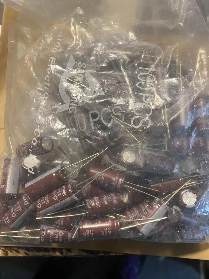 20 PIEZAS SAMYOUNG KMG 25V1000UF 10X20MM Aluminio Condensadores Electrolíticos 1000uF 25v Foto 1 de 1