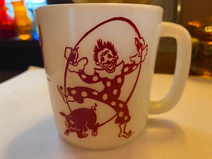 VINTAGE HAZEL ATLAS MILK GLASS CIRCUS CLOWN CUP MUG CHILDS - Picture 1 of 5