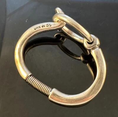 UNOde50 - Pulsera enganchada en una sensación enchapada en plata maciza mediana descontinuada Foto 1 de 4